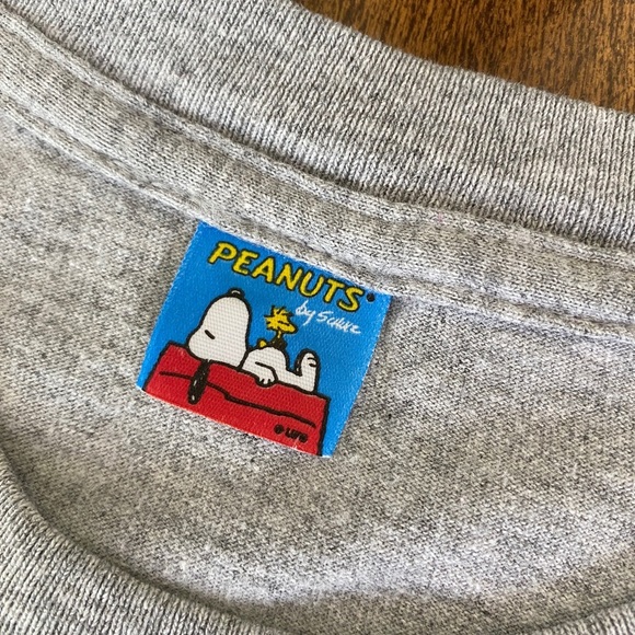 PEANUTS United Feature Syndicate Christmas Gray T-Shirt Men's Small - Picture 4 of 7